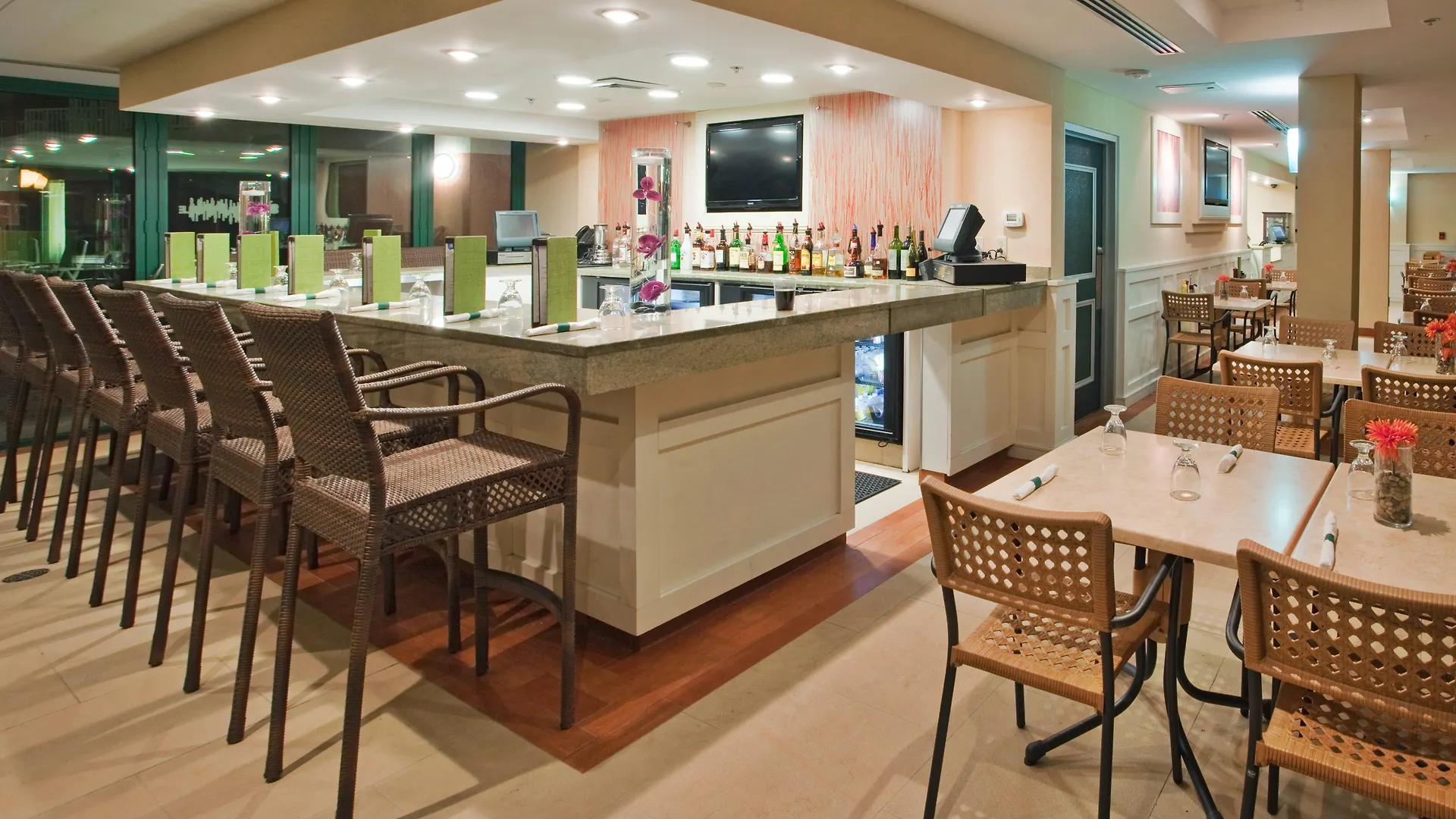 Holiday Inn & Suites Virginia Beach - North Beach By Ihg Resort